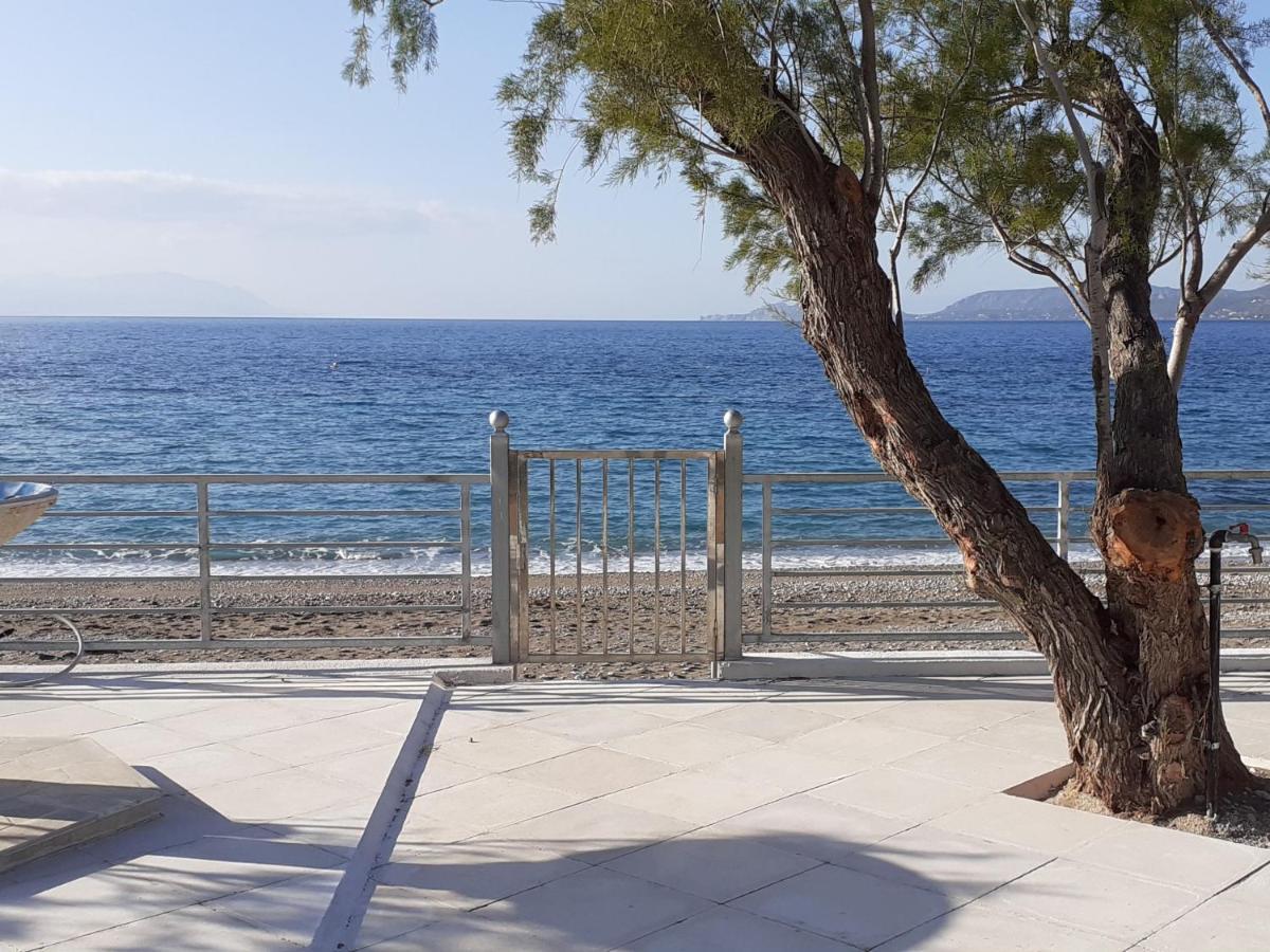 Villa Seabreeze Loutráki Buitenkant foto
