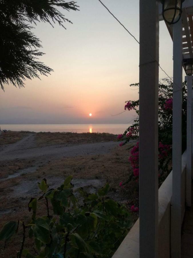 Villa Seabreeze Loutráki Buitenkant foto