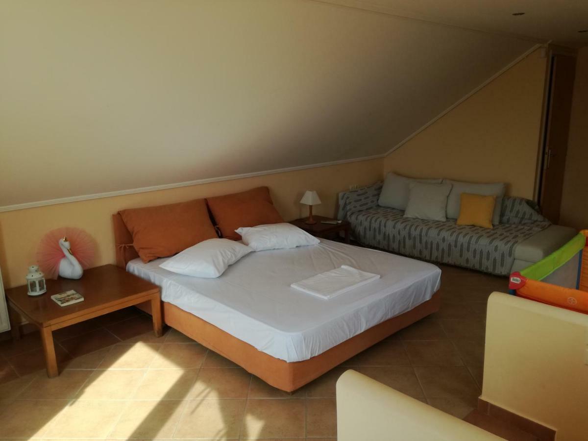 Villa Seabreeze Loutráki Buitenkant foto